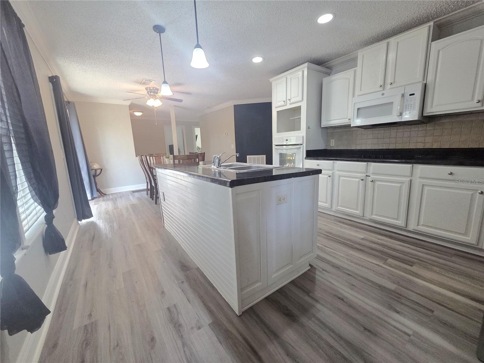 18314 DEASON DRIVE — photo 3 of 28