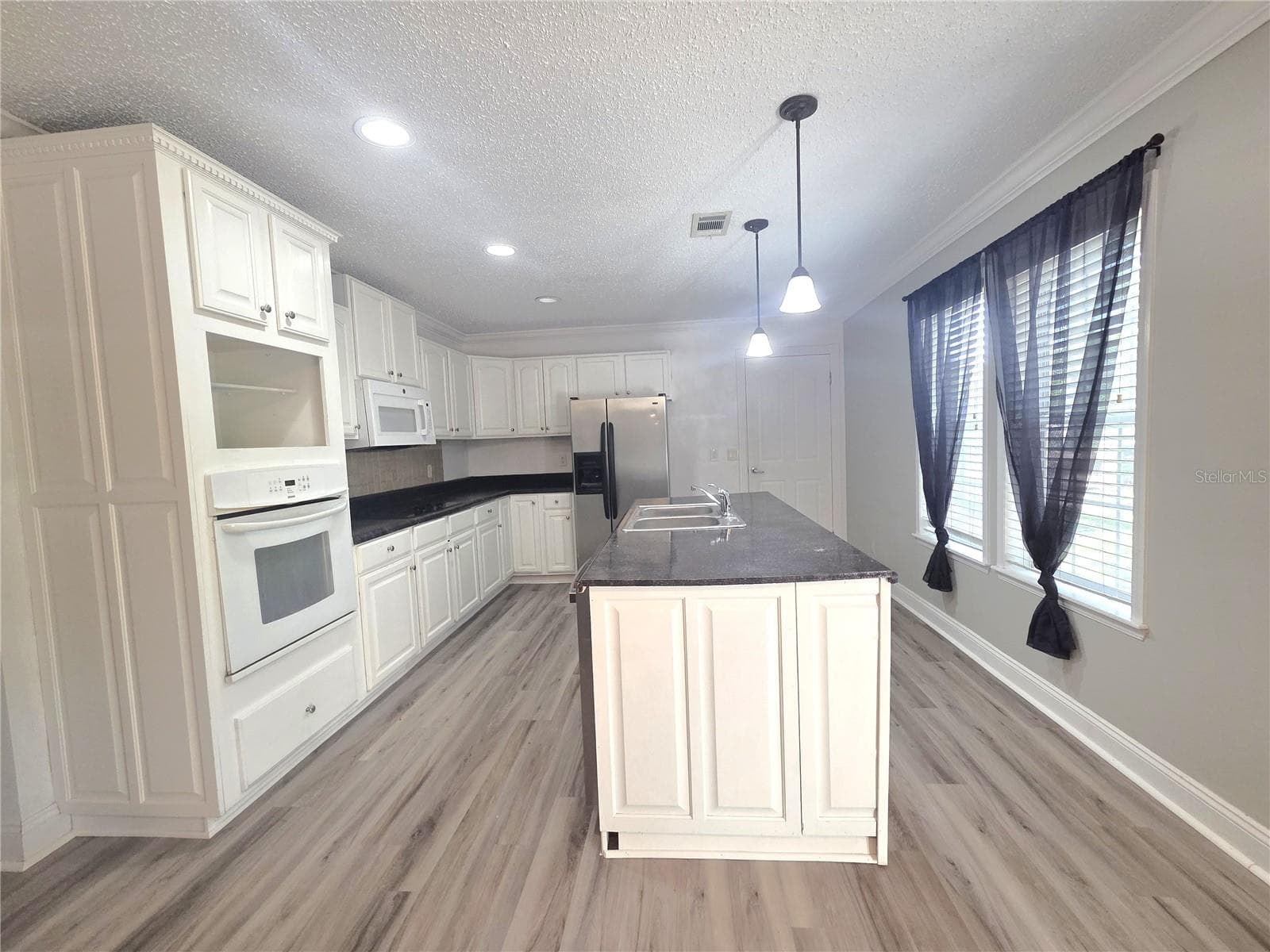 18314 DEASON DRIVE — photo 2 of 28