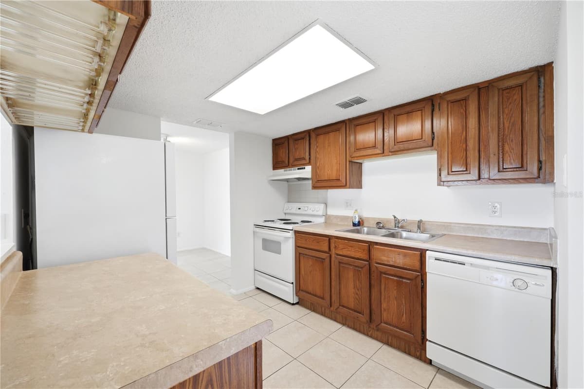 123 LOBLOLLY COURT — photo 8 of 43