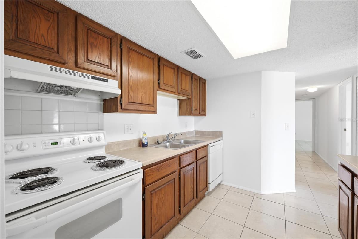 123 LOBLOLLY COURT — photo 9 of 43