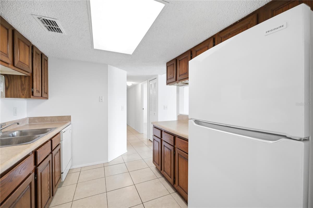 123 LOBLOLLY COURT — photo 10 of 43