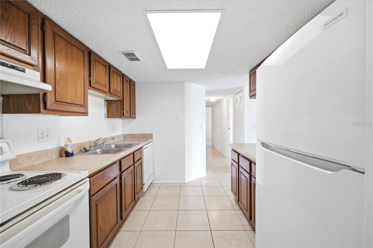 123 LOBLOLLY COURT — photo 6 of 43