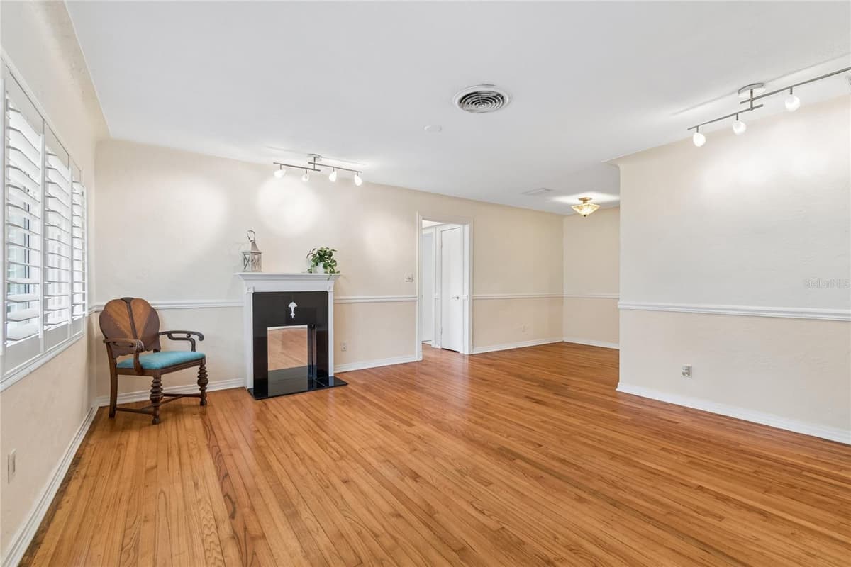 6356 8TH AVENUE — photo 7 of 37