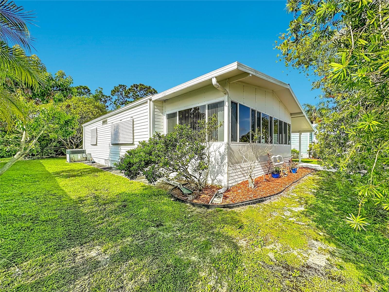 8227 CINNAMON LANE — photo 3 of 29