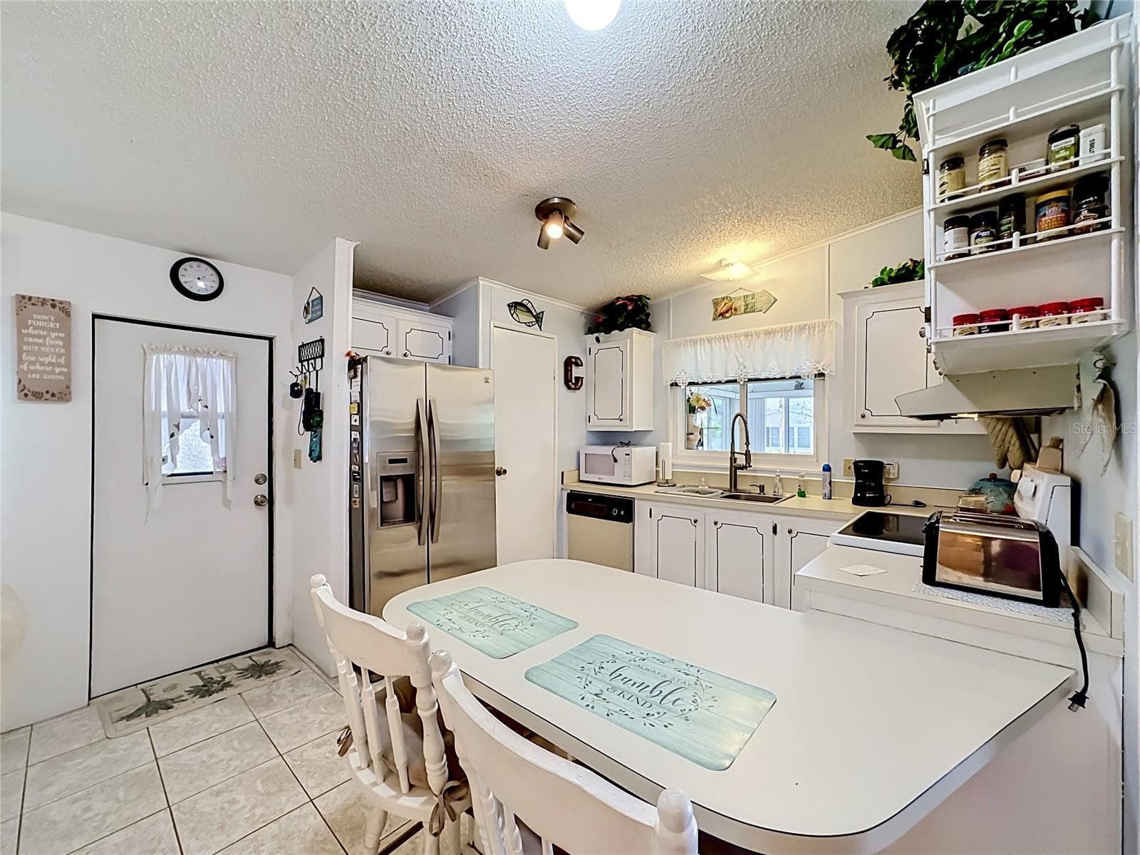 8227 CINNAMON LANE — photo 11 of 29