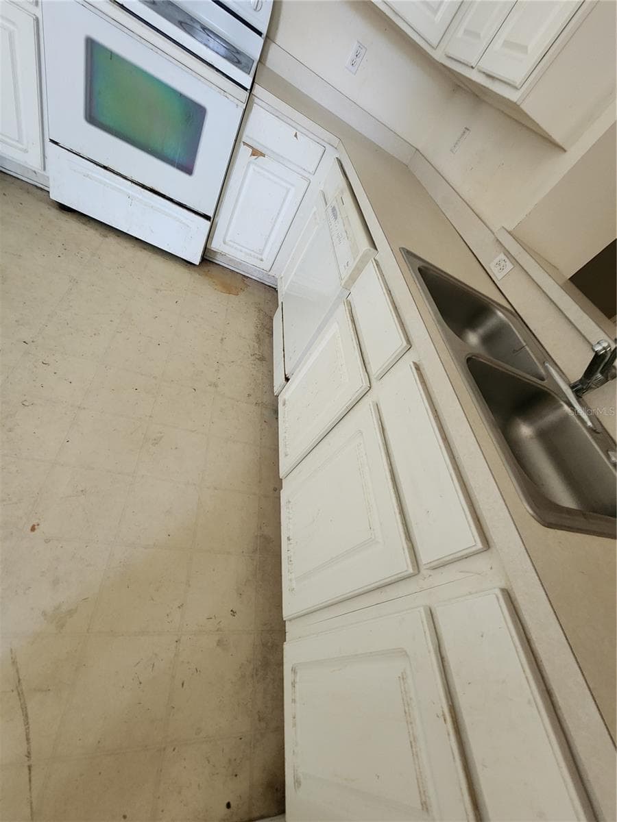 2102 ROTTWELL COURT — photo 2 of 8