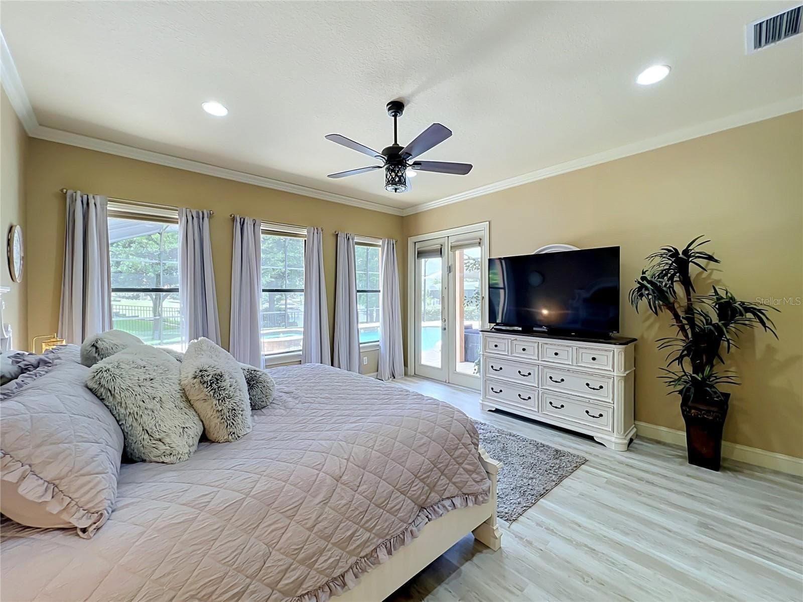 806 JOHNS POINT DRIVE — photo 45 of 98