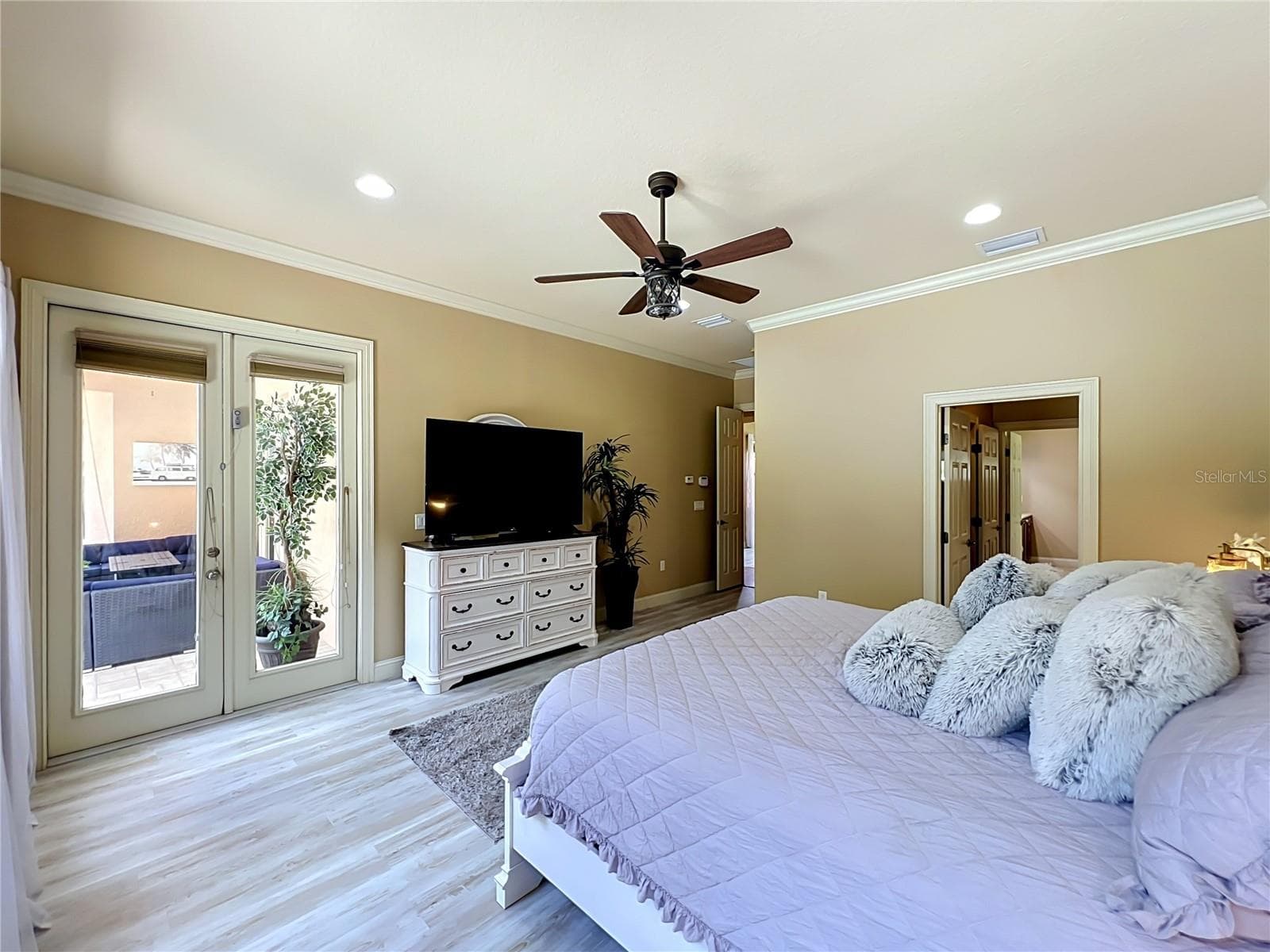 806 JOHNS POINT DRIVE — photo 44 of 98