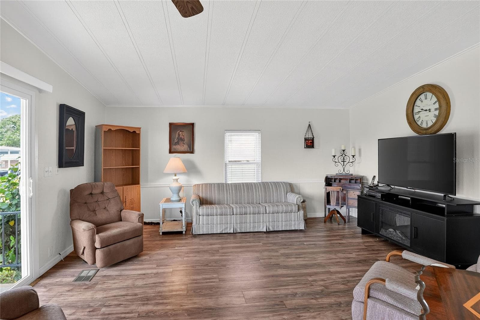 2055 FLORAL AVENUE — photo 10 of 53