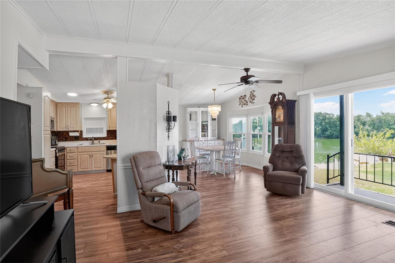 2055 FLORAL AVENUE — photo 13 of 53