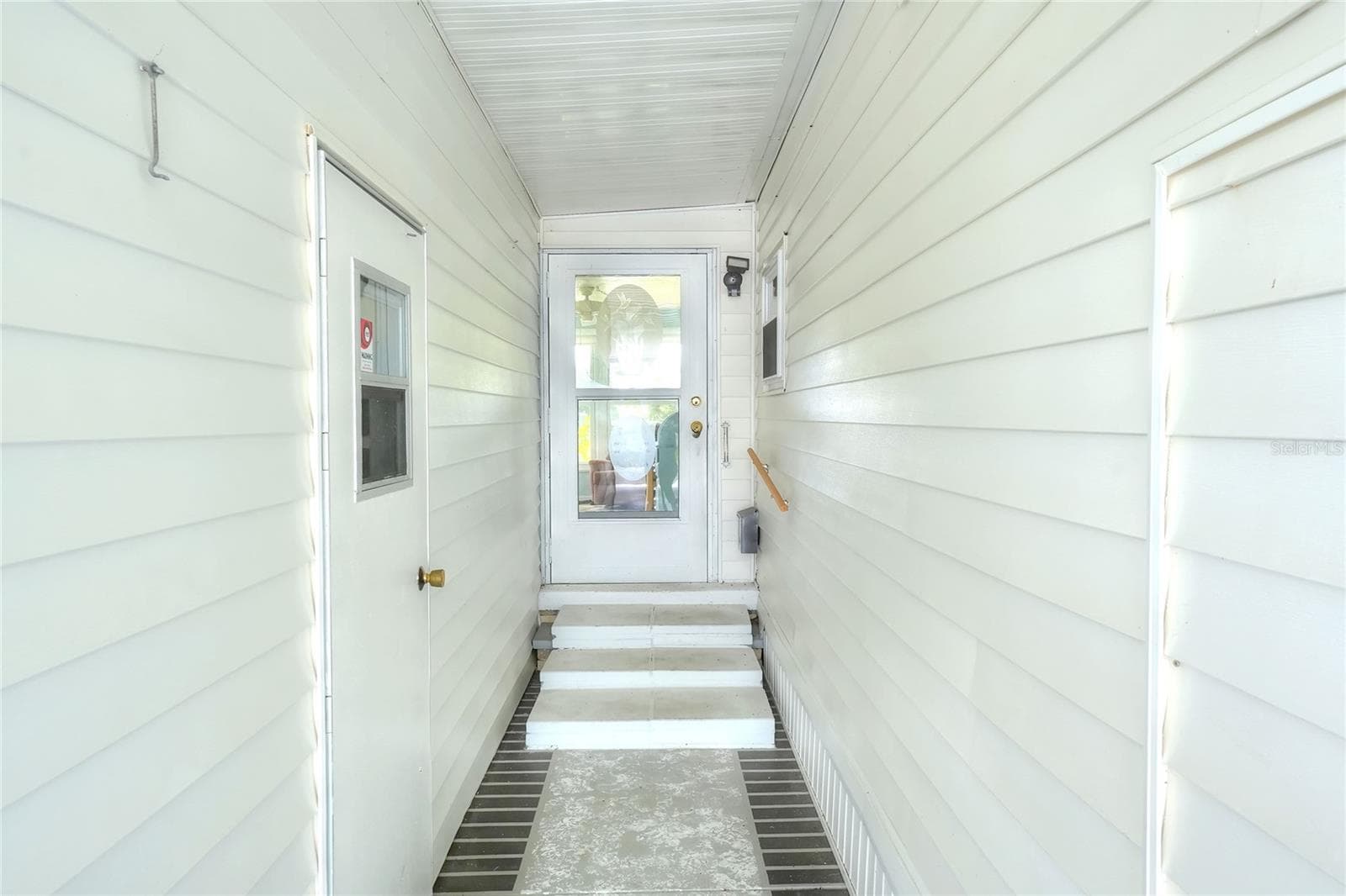 2055 FLORAL AVENUE — photo 6 of 53