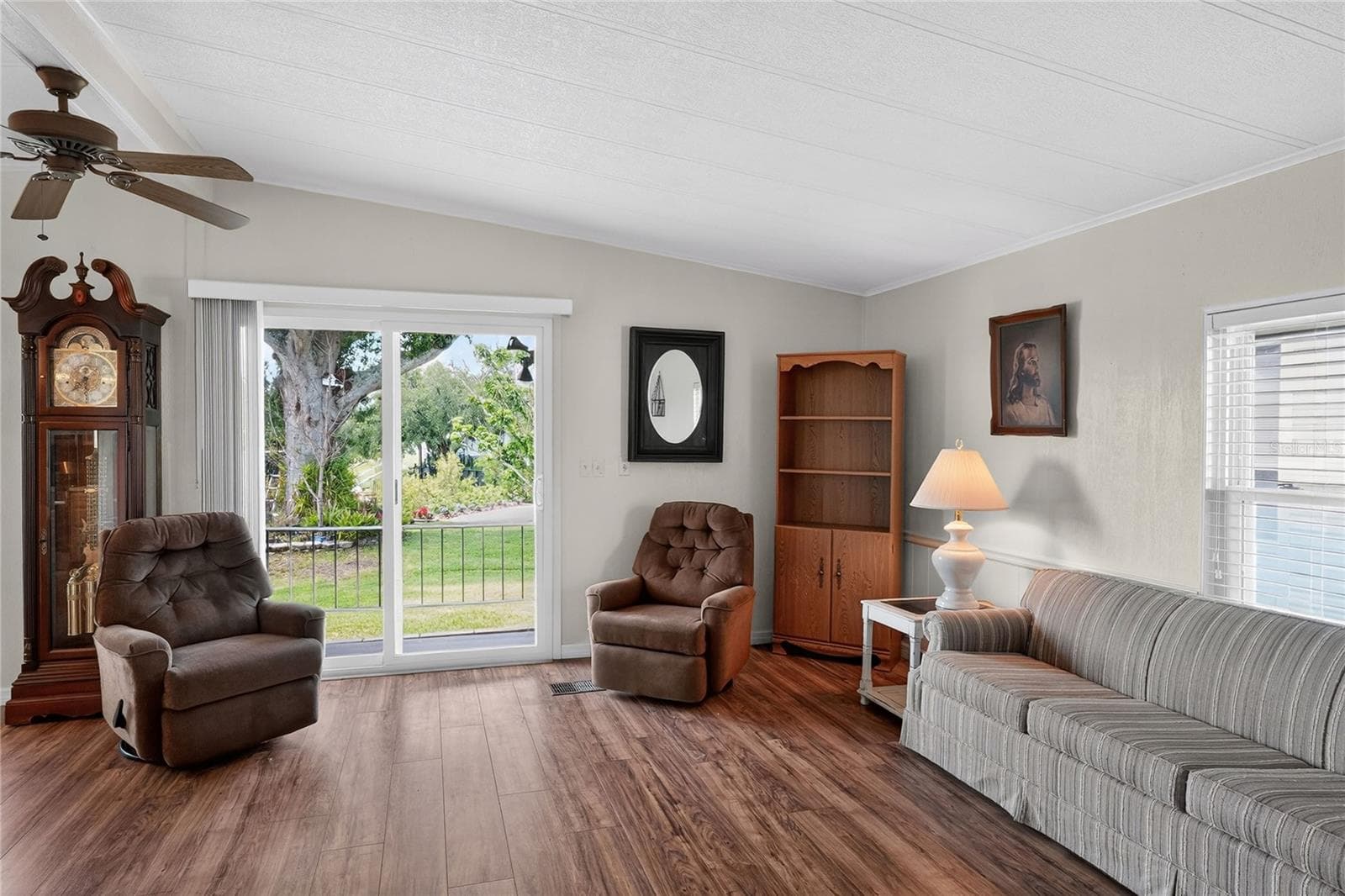 2055 FLORAL AVENUE — photo 12 of 53