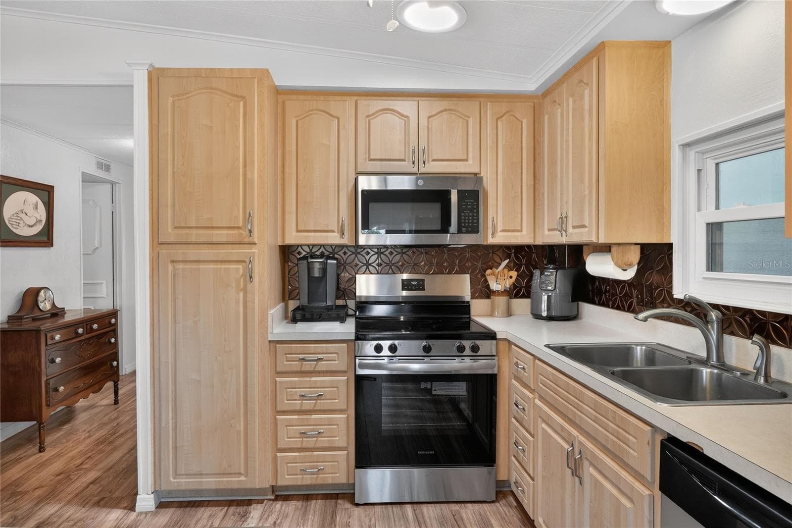 2055 FLORAL AVENUE — photo 15 of 53