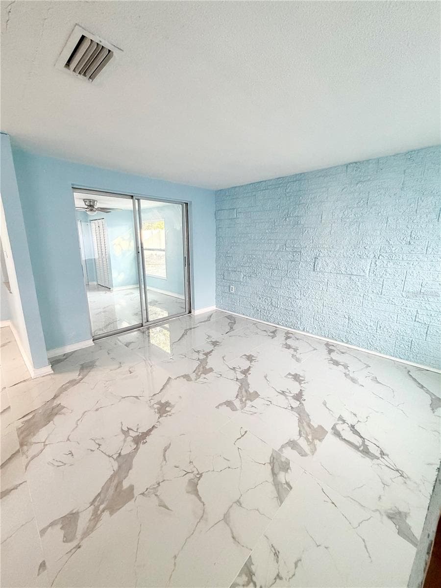 7040 FOX HOLLOW DRIVE — photo 12 of 32