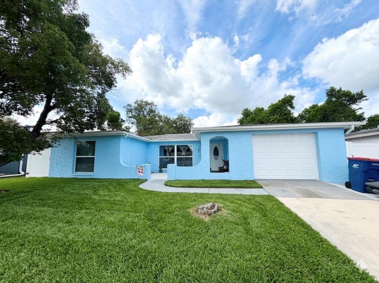 7040 FOX HOLLOW DRIVE — photo 1 of 32