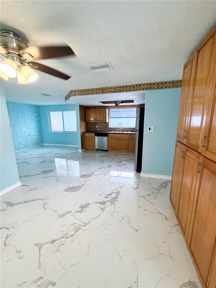 7040 FOX HOLLOW DRIVE — photo 8 of 32