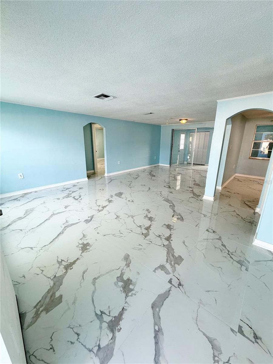 7040 FOX HOLLOW DRIVE — photo 4 of 32