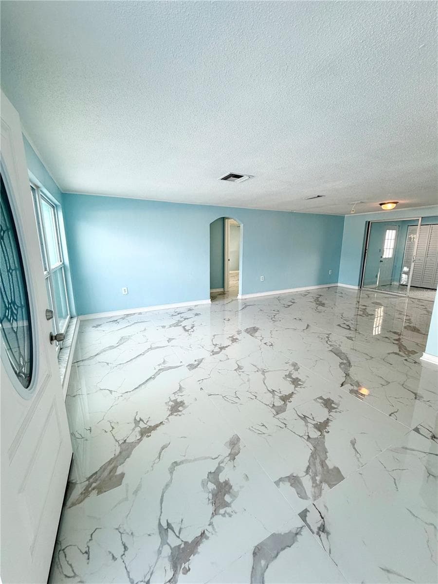 7040 FOX HOLLOW DRIVE — photo 5 of 32