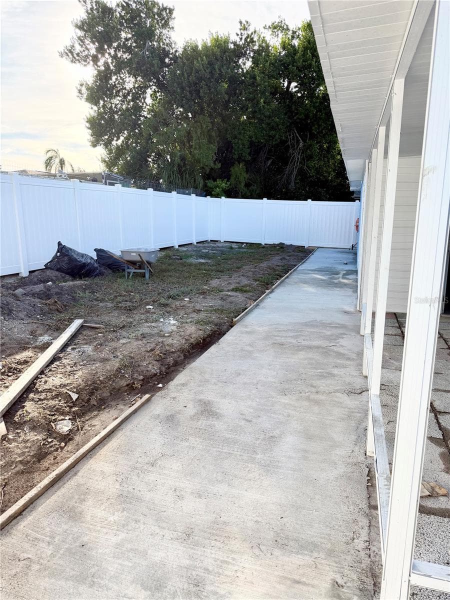 7040 FOX HOLLOW DRIVE — photo 30 of 32