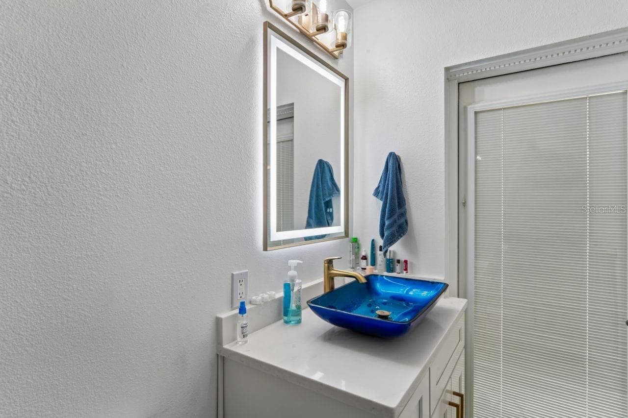 6245 WARREN AVE — photo 35 of 78