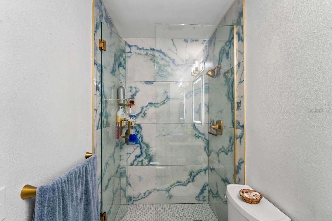 6245 WARREN AVE — photo 34 of 78