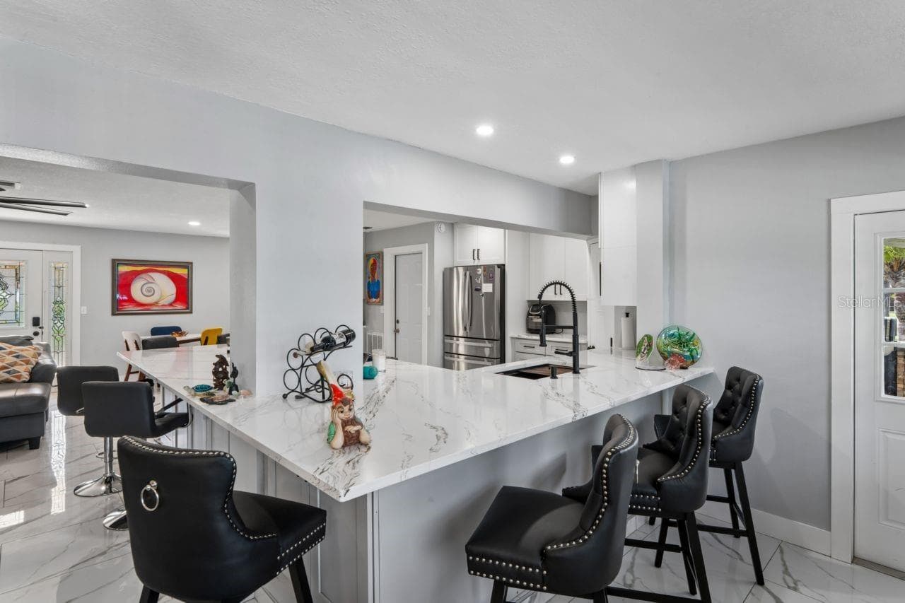 6245 WARREN AVE — photo 19 of 78
