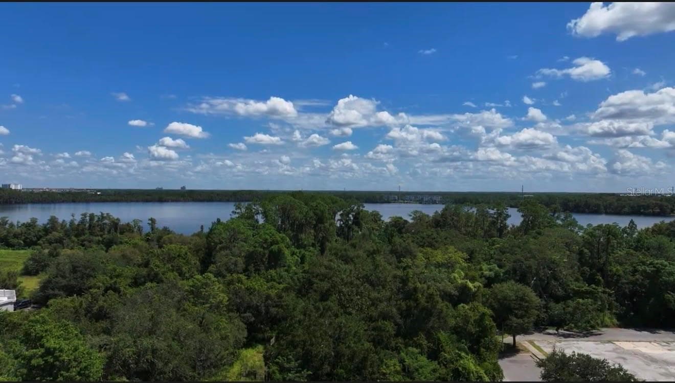 13709 APOPKA VINELAND ROADS — photo 4 of 9