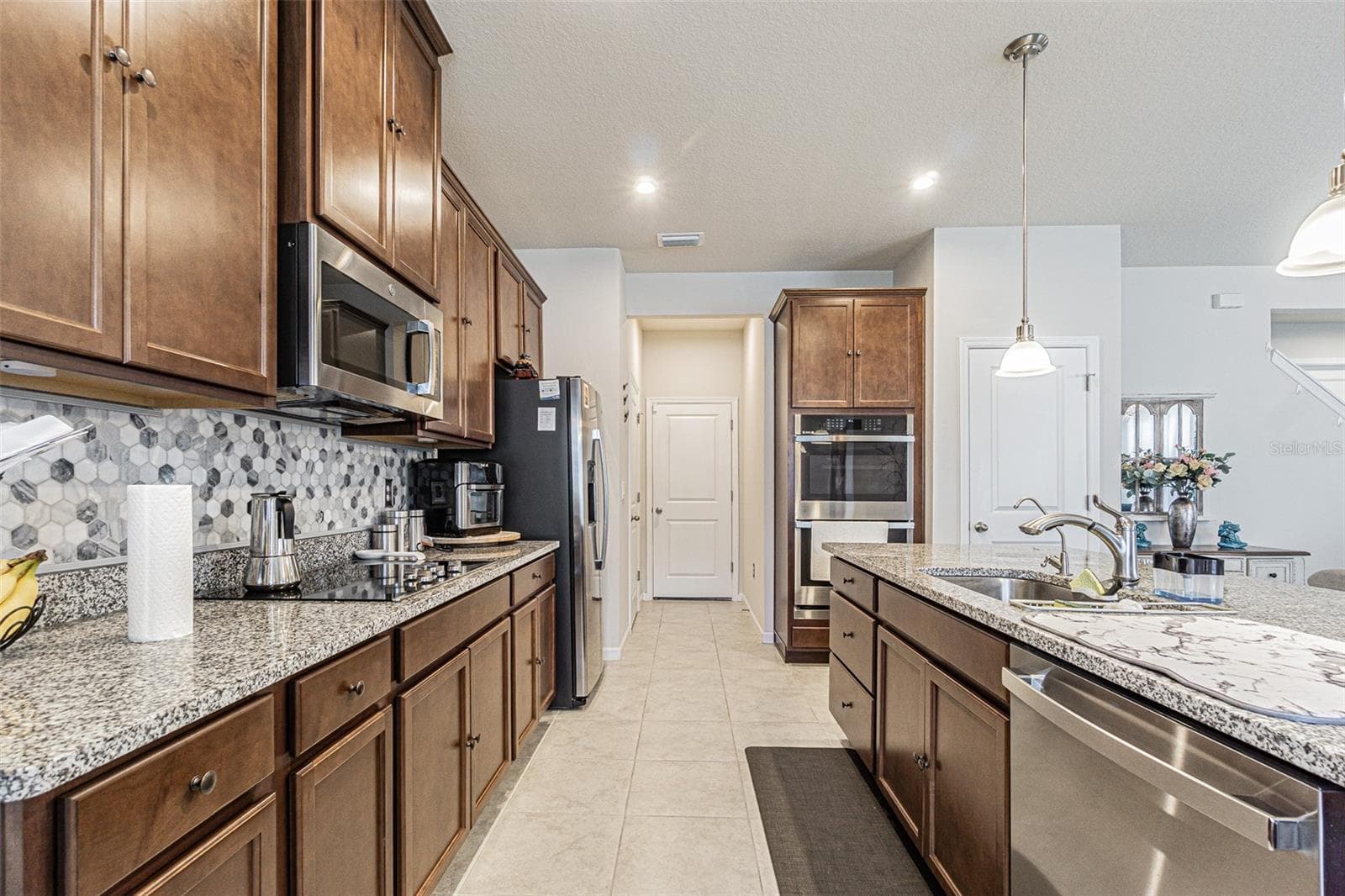 11904 THORNCREST DRIVE — photo 7 of 34
