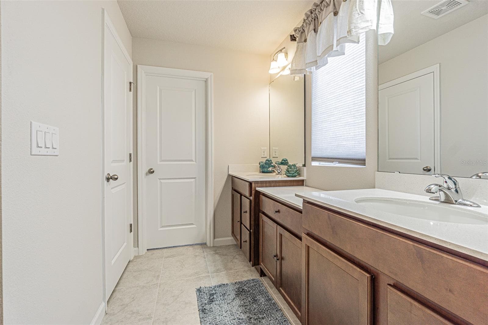 11904 THORNCREST DRIVE — photo 18 of 34