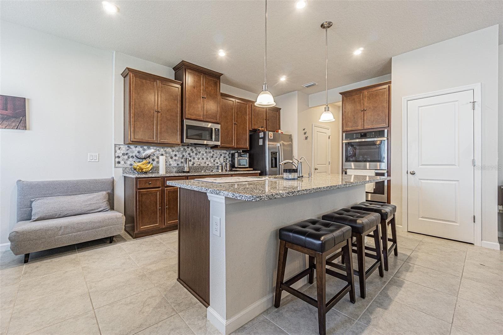 11904 THORNCREST DRIVE — photo 9 of 34