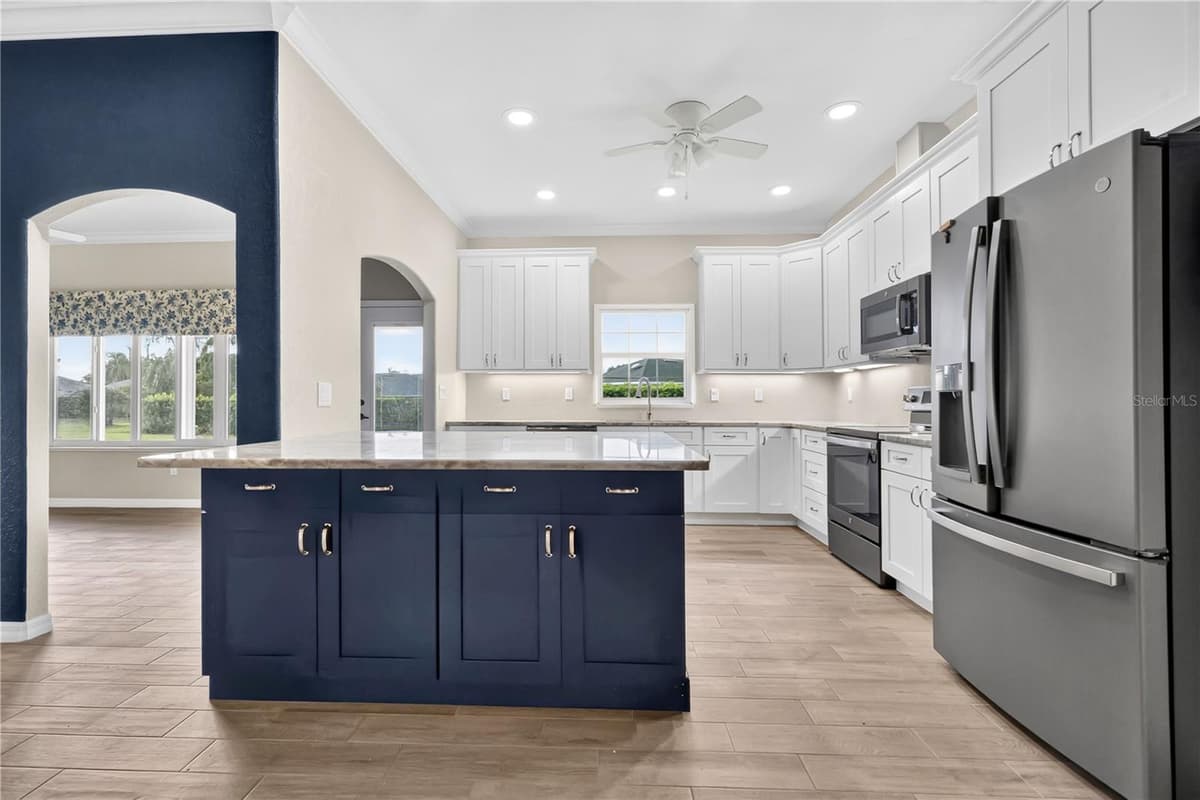 117 ROSEWOOD DRIVE — photo 15 of 40