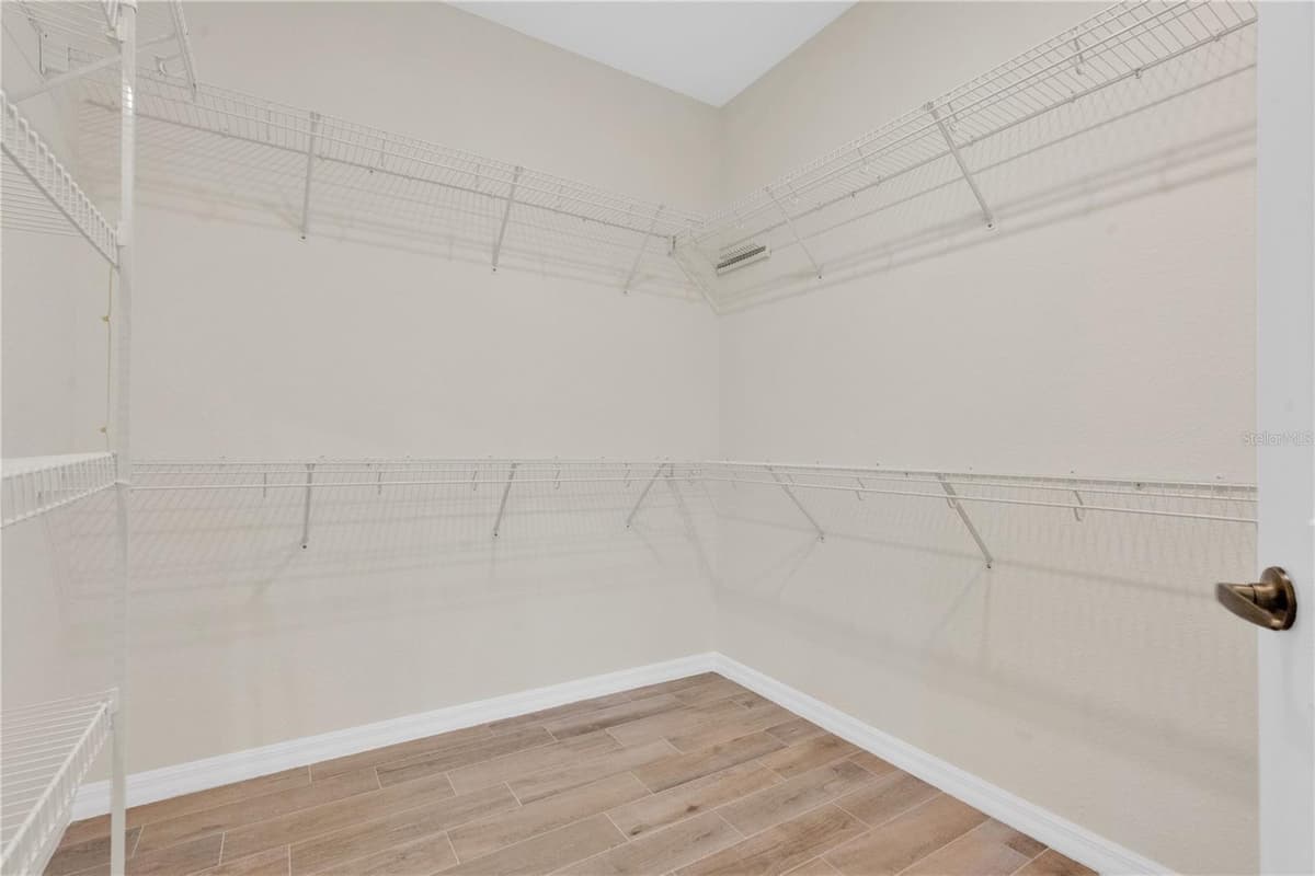 117 ROSEWOOD DRIVE — photo 25 of 40
