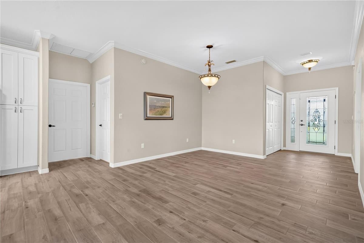 117 ROSEWOOD DRIVE — photo 9 of 40