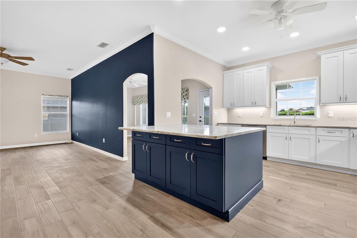 117 ROSEWOOD DRIVE — photo 16 of 40