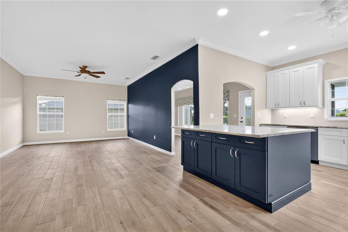 117 ROSEWOOD DRIVE — photo 11 of 40