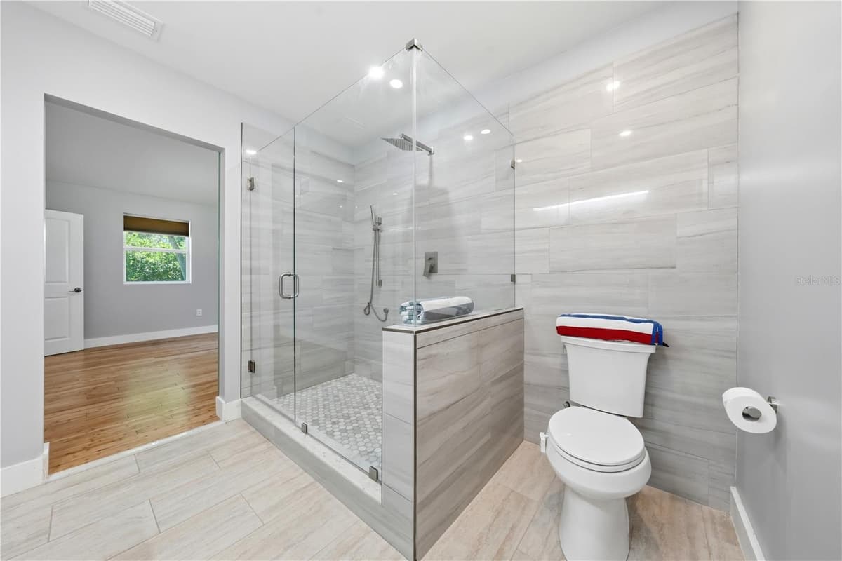 128 LAKEVIEW DRIVE — photo 14 of 35
