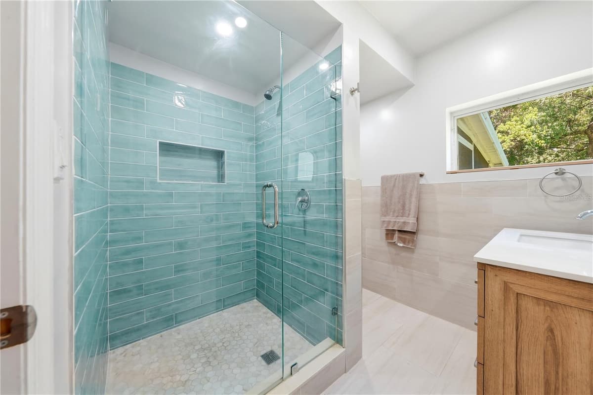 128 LAKEVIEW DRIVE — photo 18 of 35