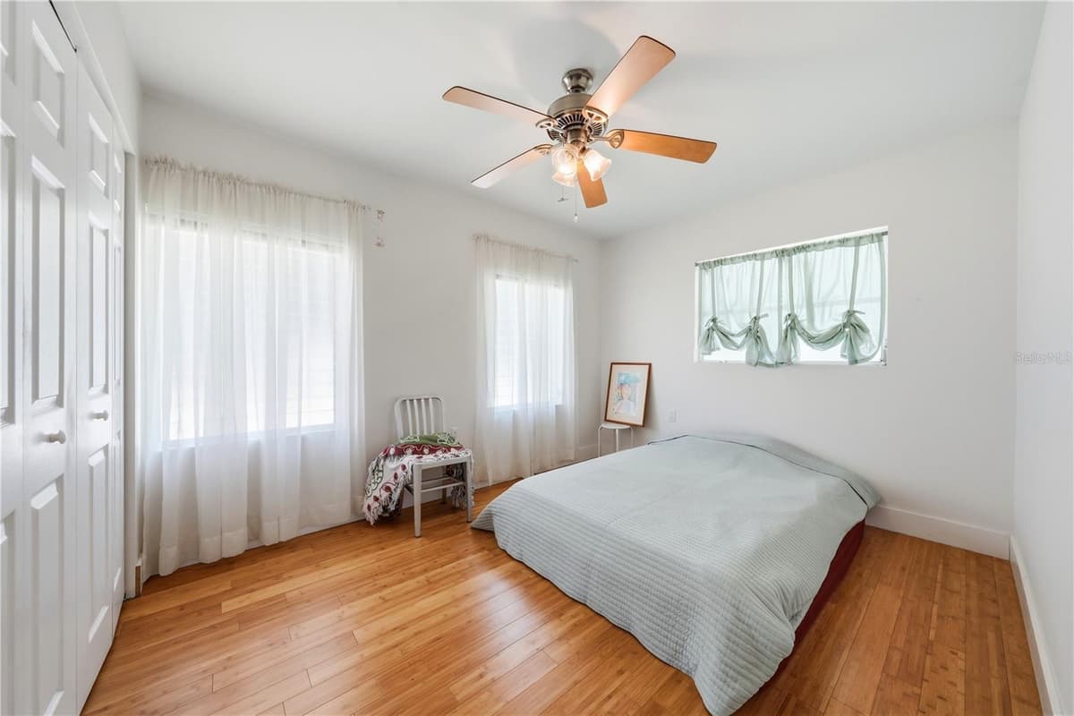 128 LAKEVIEW DRIVE — photo 11 of 35