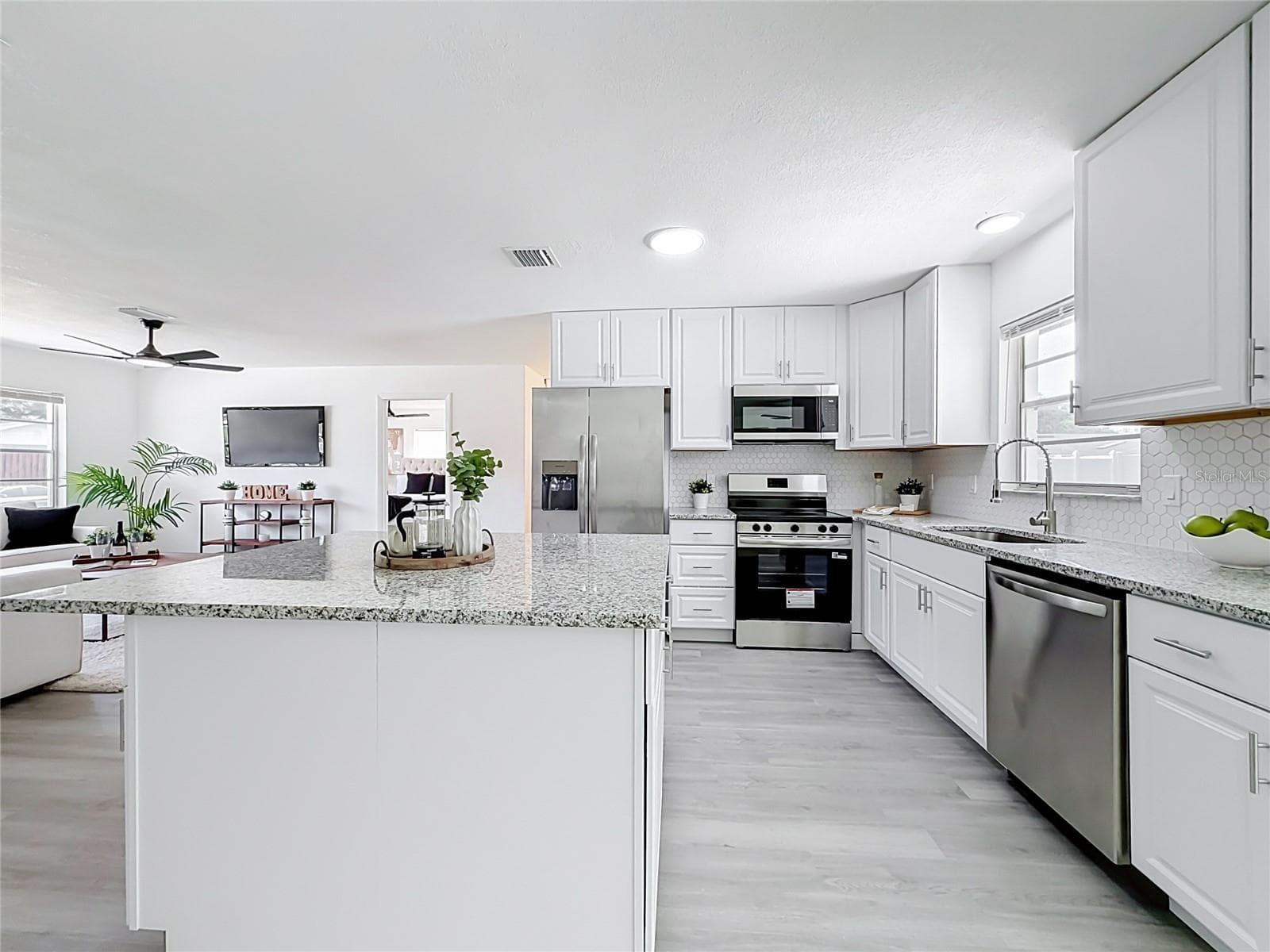 7134 WRENWOOD WAY — photo 8 of 24