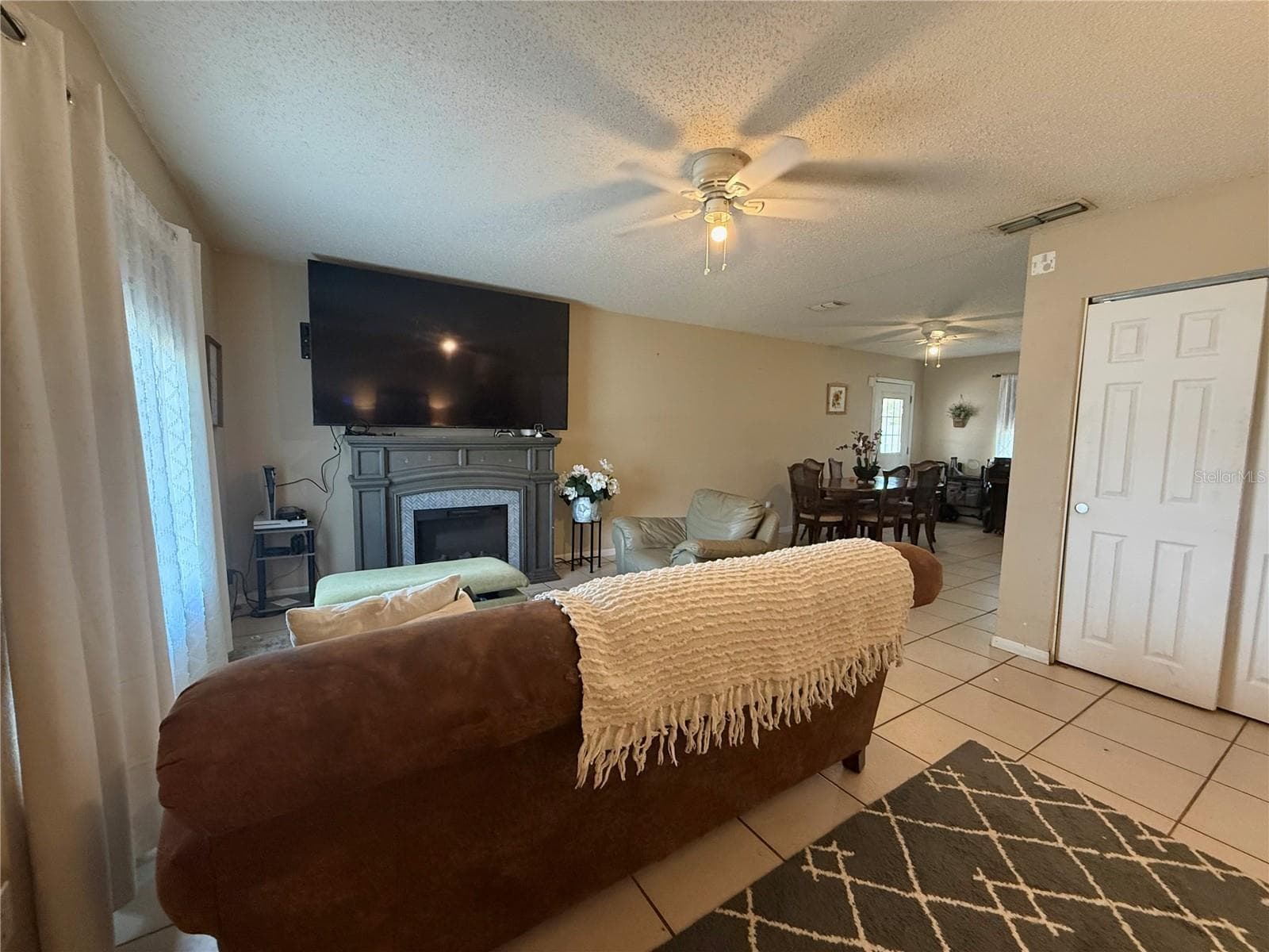 6 SPRING LANE WAY — photo 4 of 25