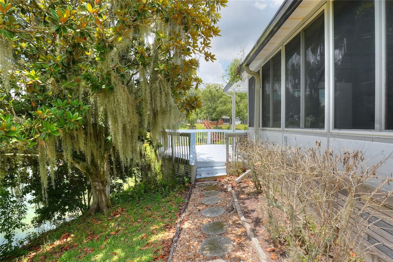 2055 FLORAL AVENUE — photo 39 of 54