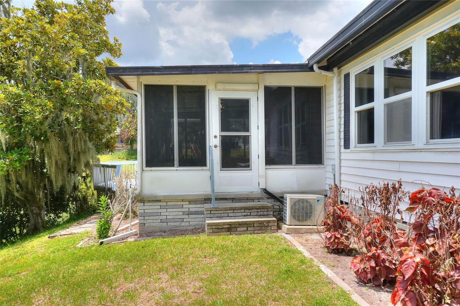 2055 FLORAL AVENUE — photo 38 of 54