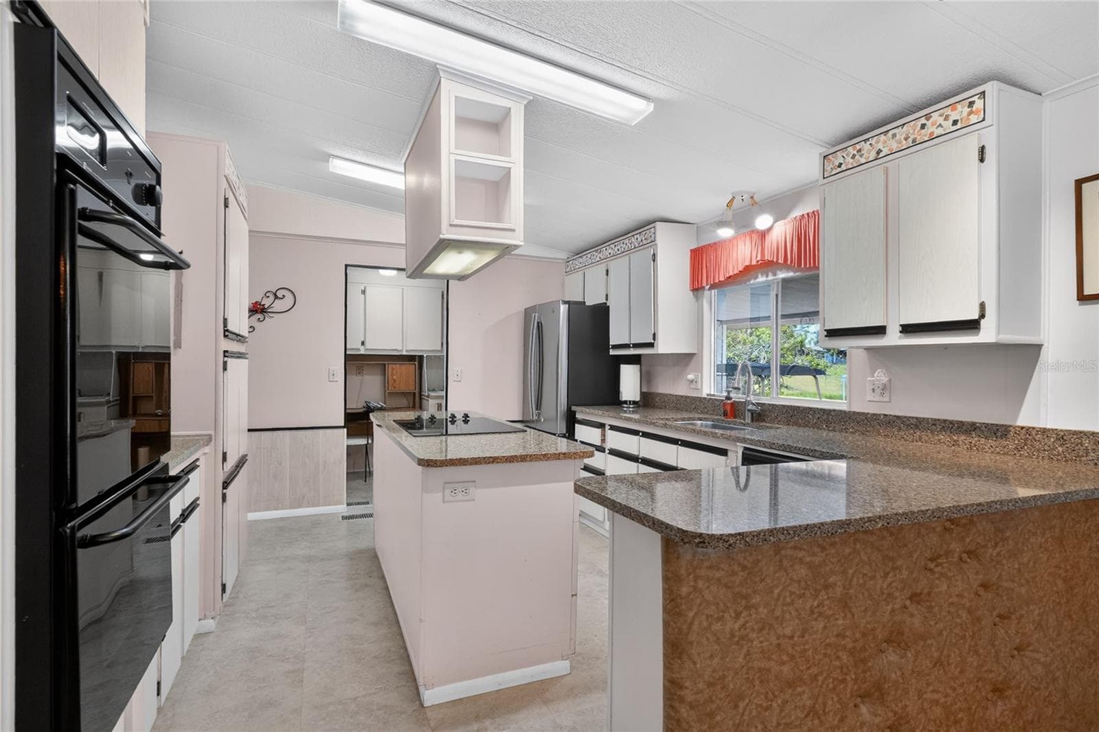 2055 FLORAL AVENUE — photo 12 of 54