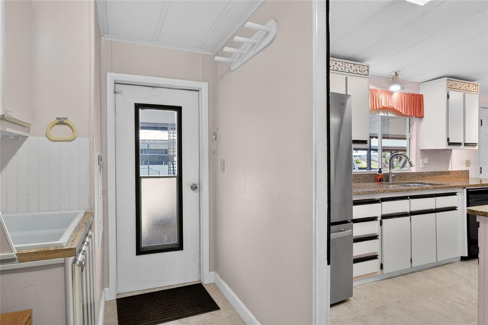 2055 FLORAL AVENUE — photo 19 of 54