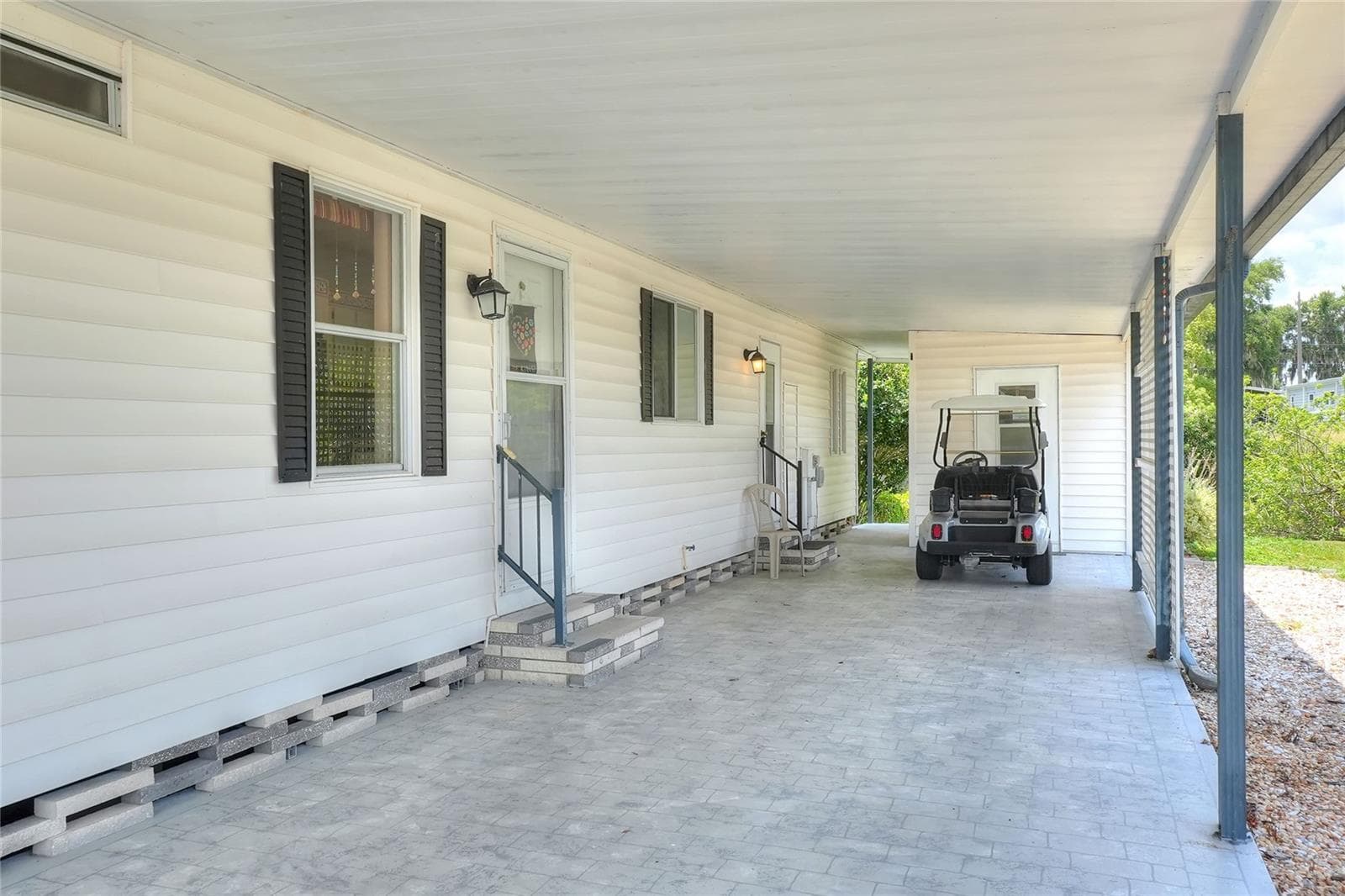 2055 FLORAL AVENUE — photo 4 of 54