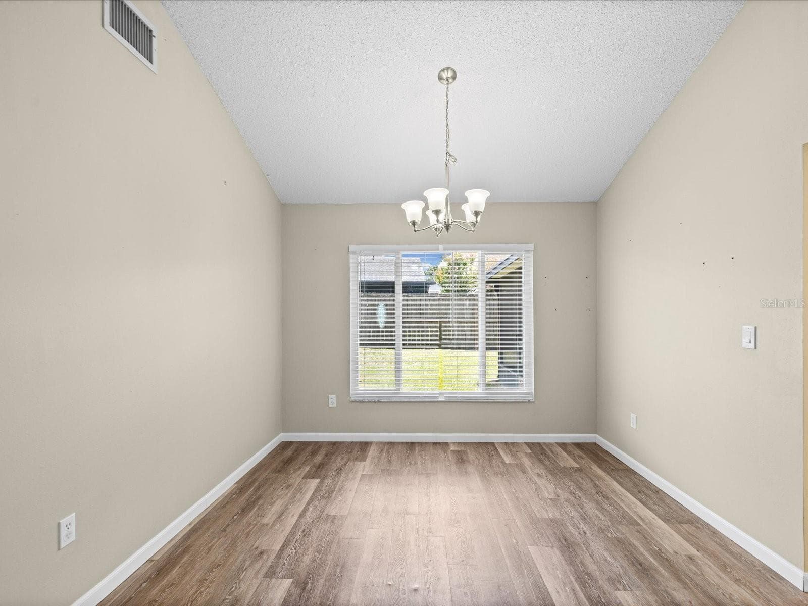 1105 TUXFORD DRIVE — photo 21 of 40