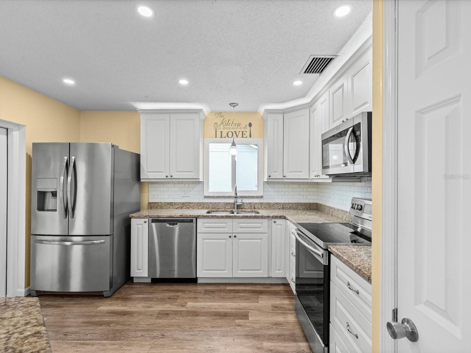 1105 TUXFORD DRIVE — photo 2 of 40