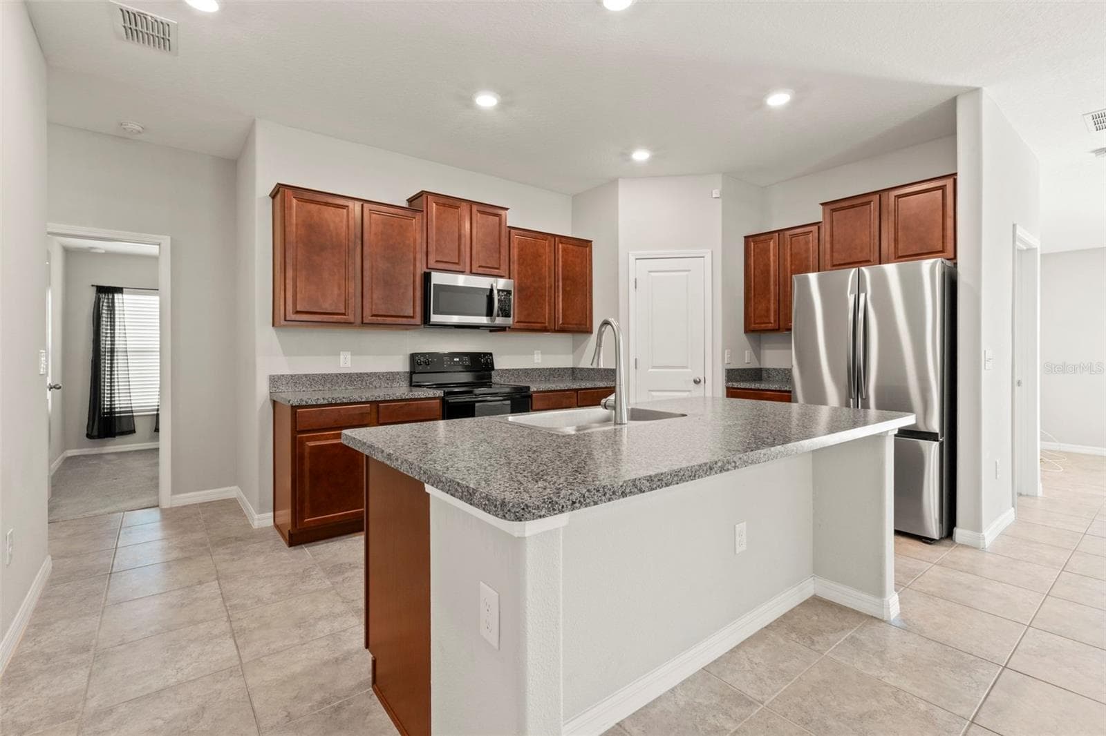 10515 CARLOWAY HILLS DRIVE — photo 11 of 68