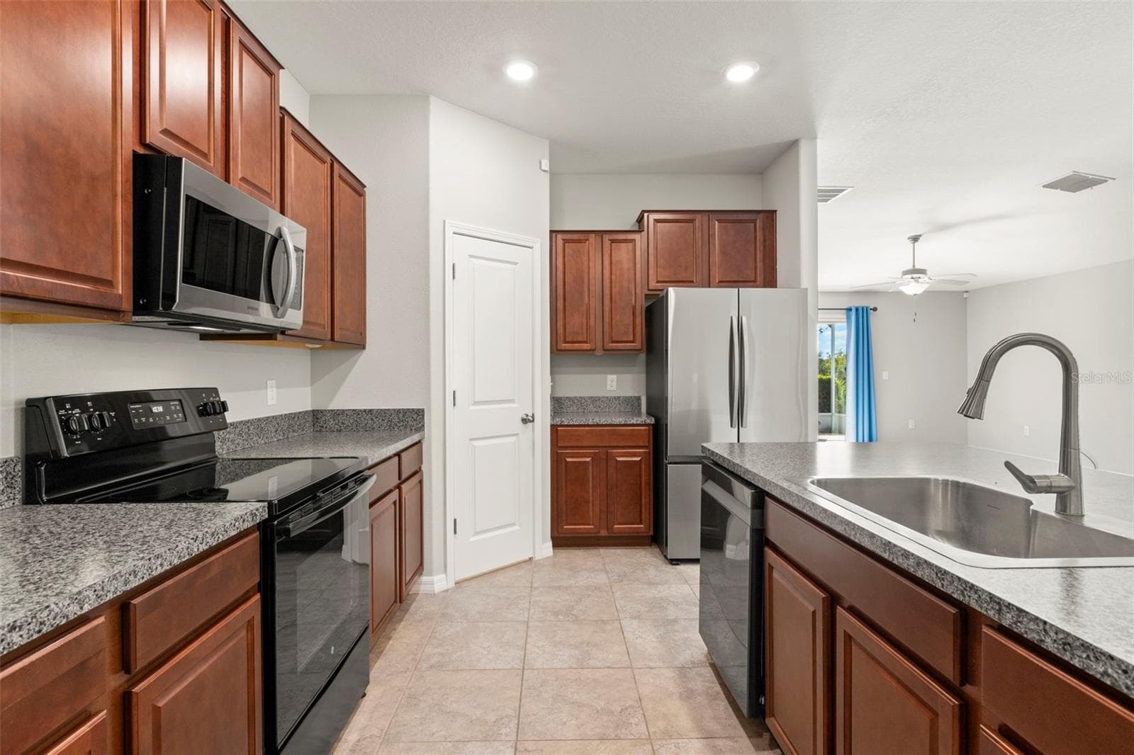 10515 CARLOWAY HILLS DRIVE — photo 13 of 68