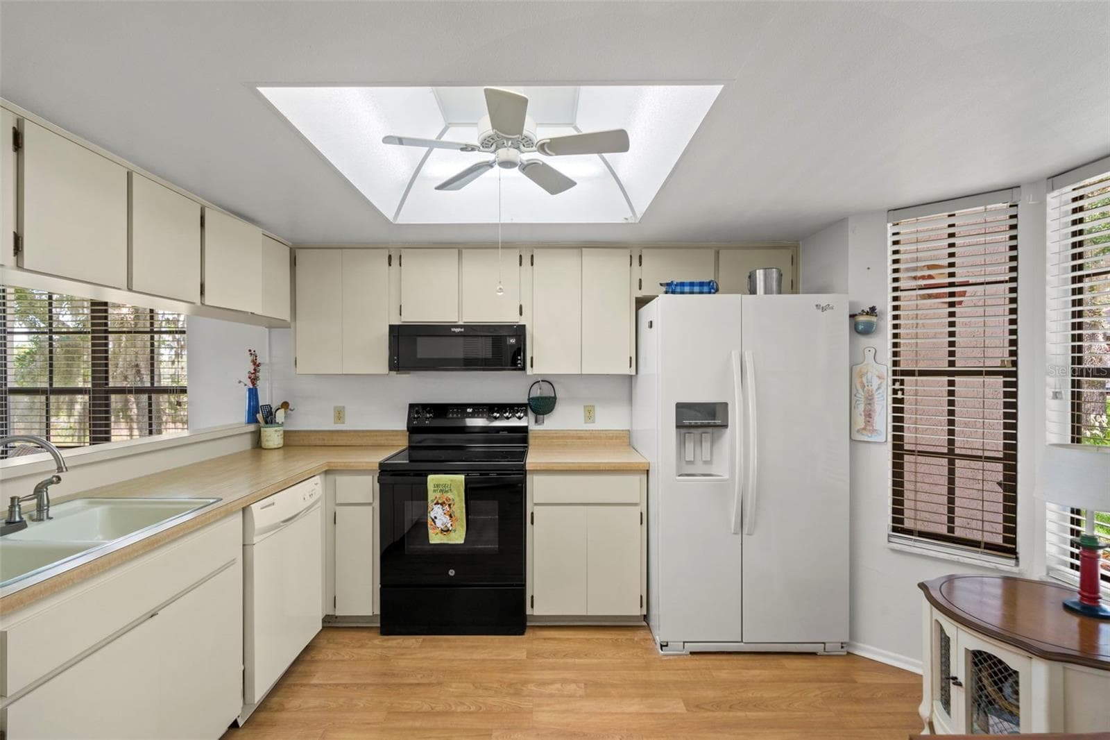 6410 NATURE PRESERVE LANE — photo 12 of 61